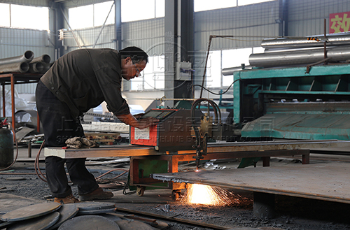 澳門風(fēng)順堂區(qū)<a href=http://www.yijuhouse.com target=_blank class=infotextkey>補(bǔ)償器</a>生產(chǎn)現(xiàn)場(chǎng)